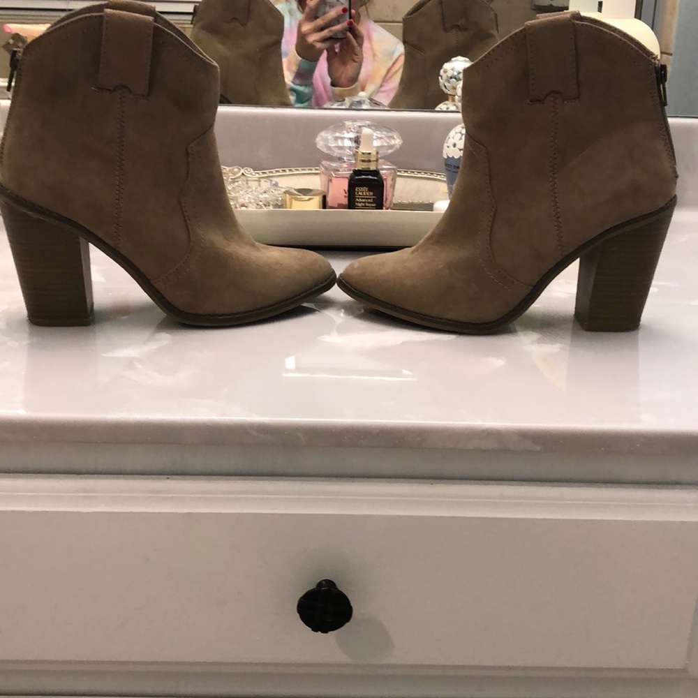 Merona booties size 8
